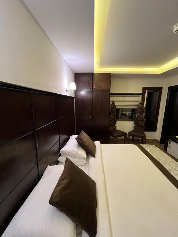 LB Hotel - image 6