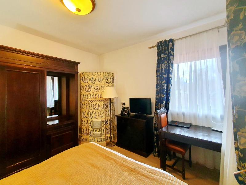 Standard Double Room image 4