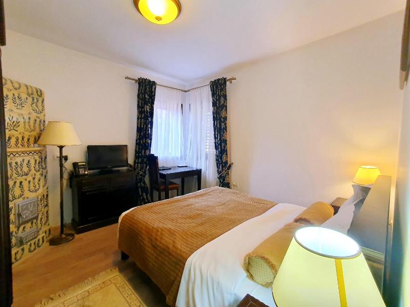 Standard Double Room image 3