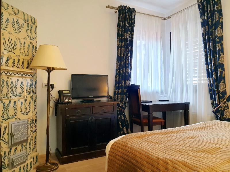 Standard Double Room image 2