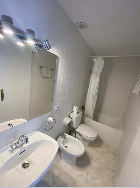 Single Room image 3