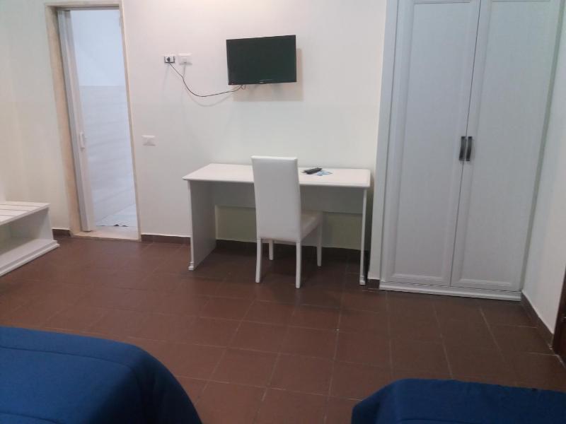 Standard Triple Room image 4