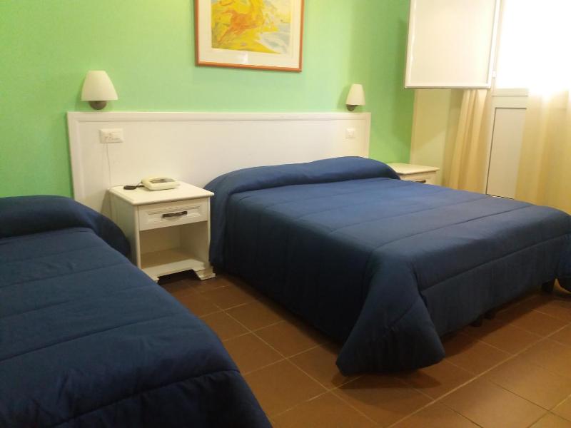 Standard Triple Room image 1
