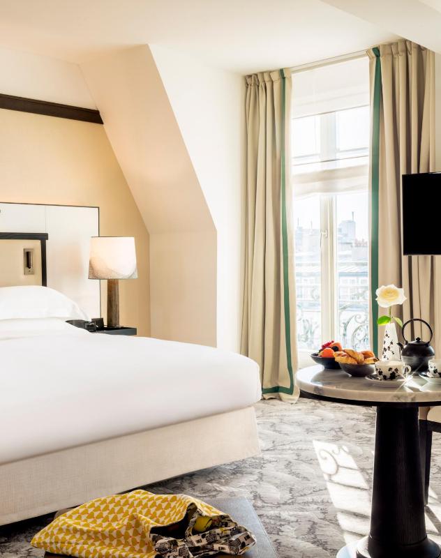 Junior King Suite image 4