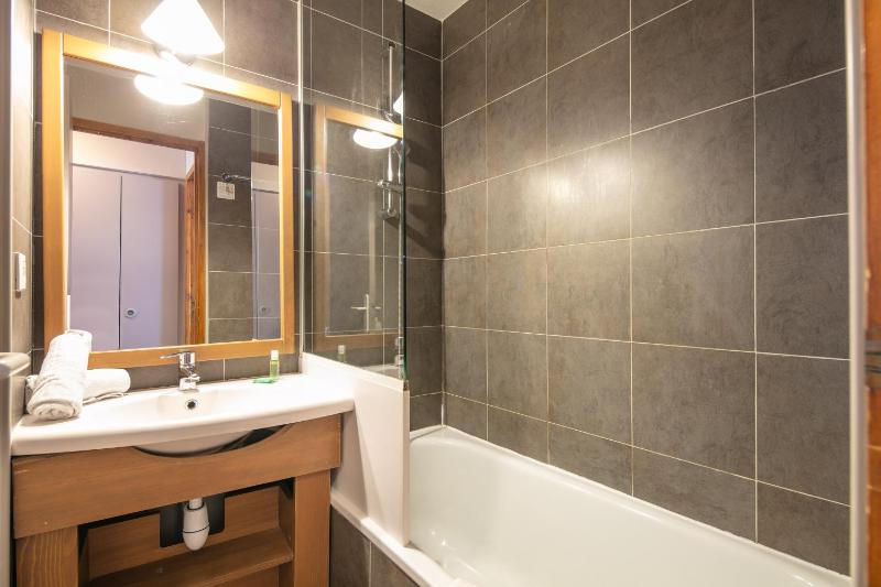 One-Bedroom Duplex Apartment with Sleeping Alcove (6 People) image 2