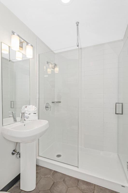 Deluxe Double Room image 2