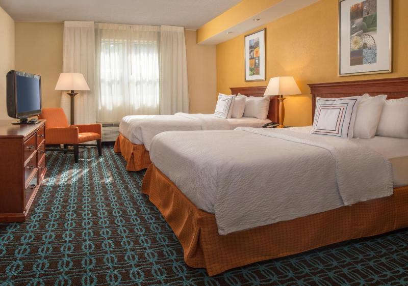 Double Room, Two Double Beds, Microwave/Mini Fridge image 3