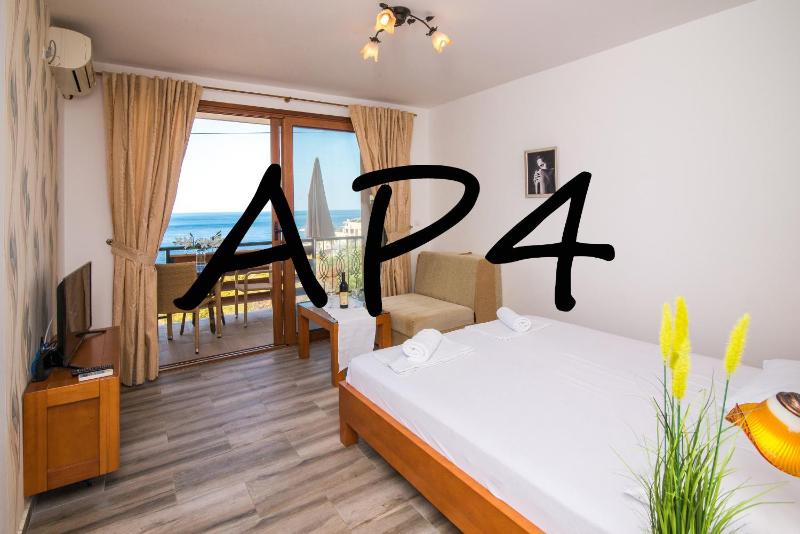 Studio Apartment with Sea View image 1