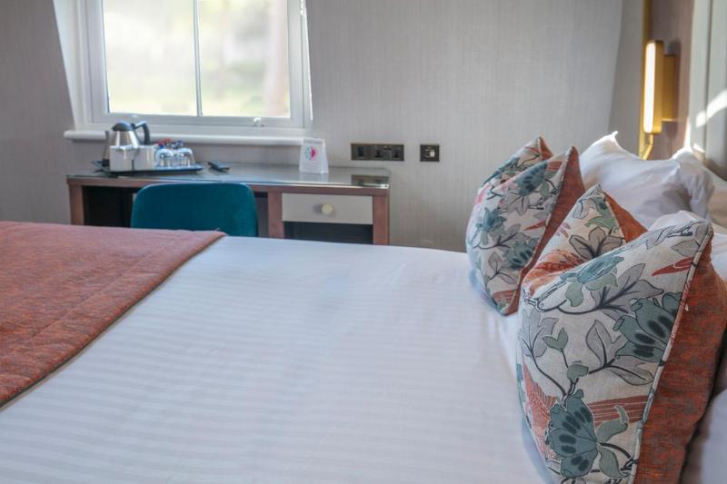 Standard Queen Room image 4