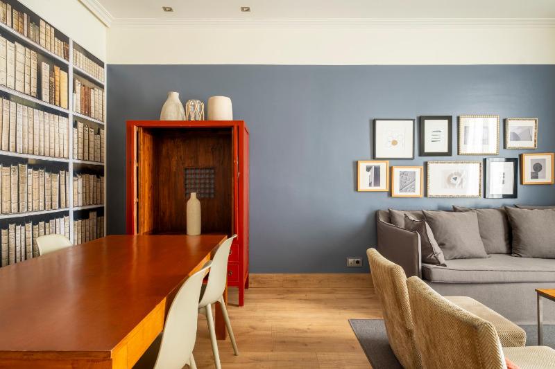 Deluxe Two-Bedroom Apartment image 4