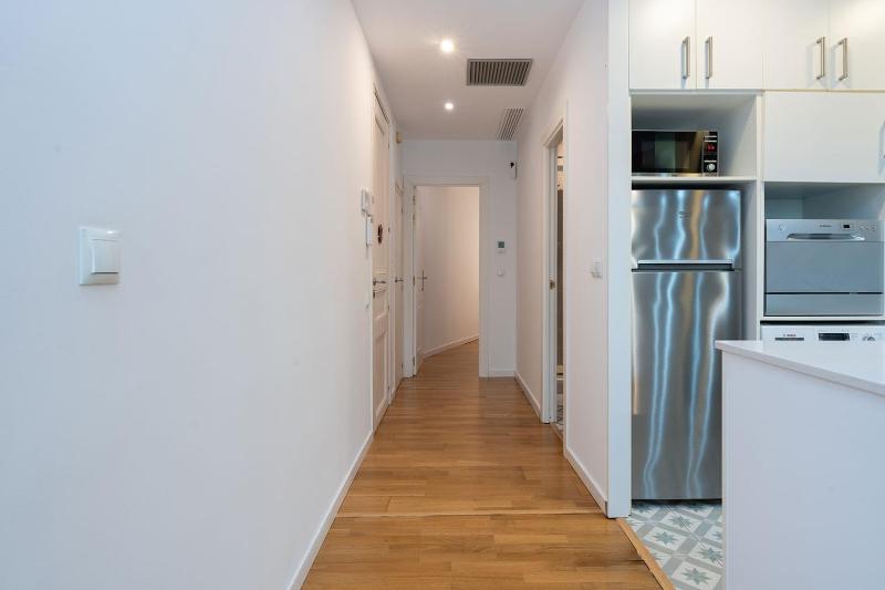 Bright and cozy flat in the heart of the city - image 7