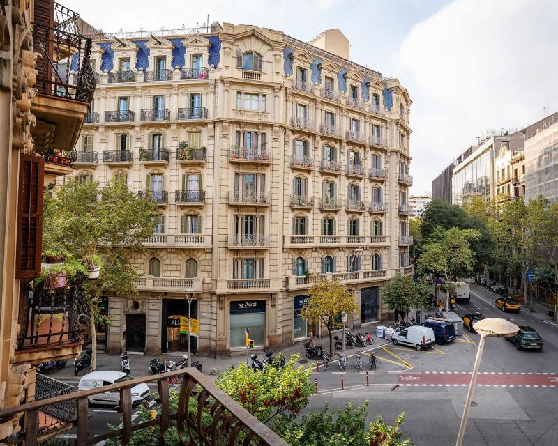 Bright and cozy flat in the heart of the city - image 16