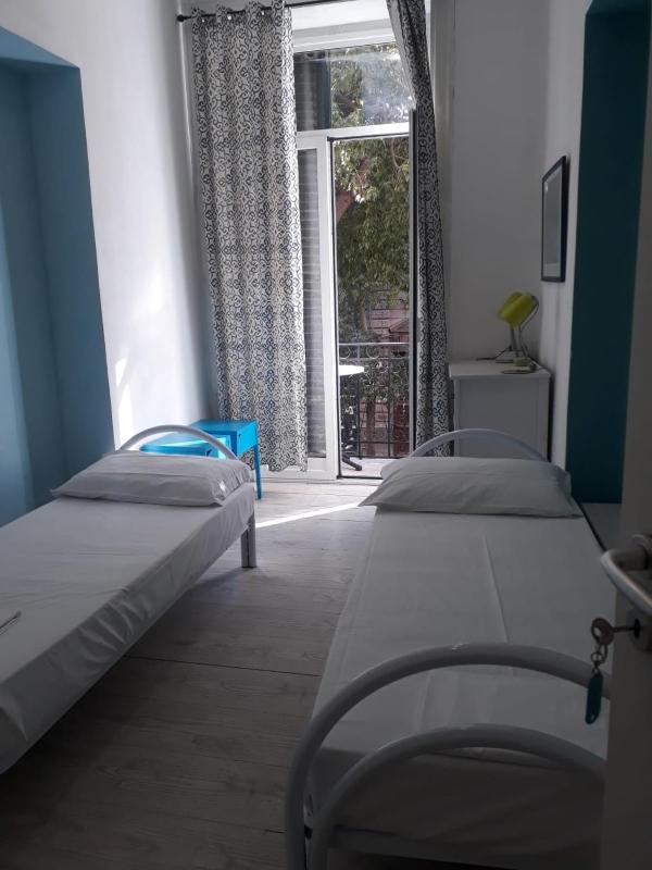 Twin Room image 3