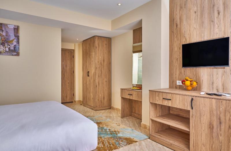 Deluxe Double Room With Panoramic Pyramids View image 3