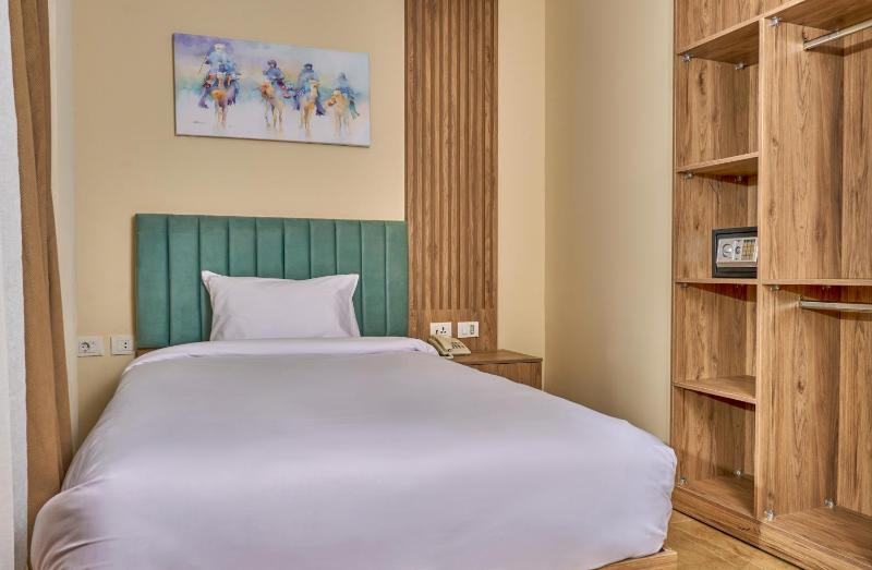 Standard Double Room image 3