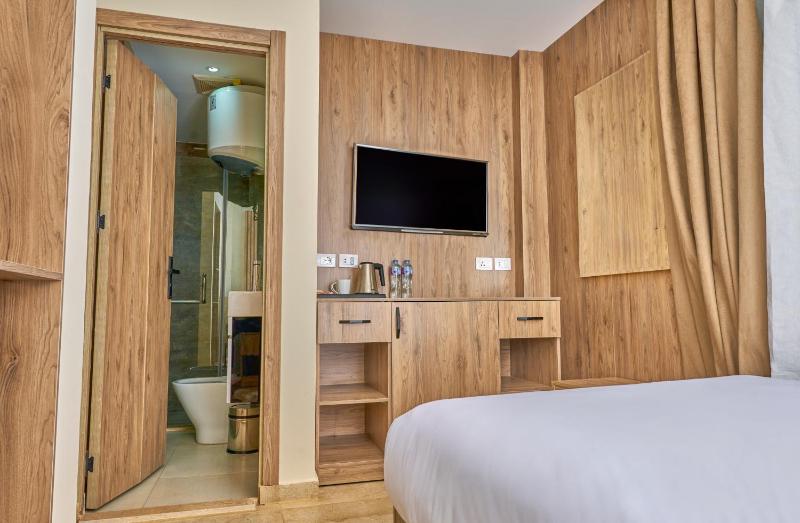 Standard Double Room image 2