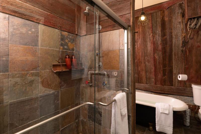 300 Clifton - image 43