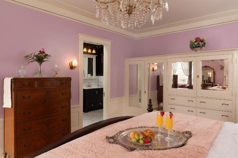 300 Clifton - image 26