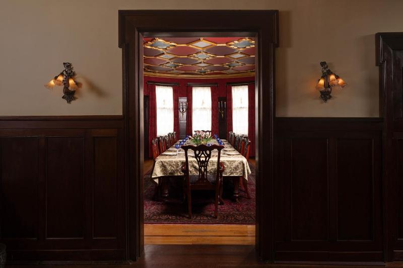 300 Clifton - image 23