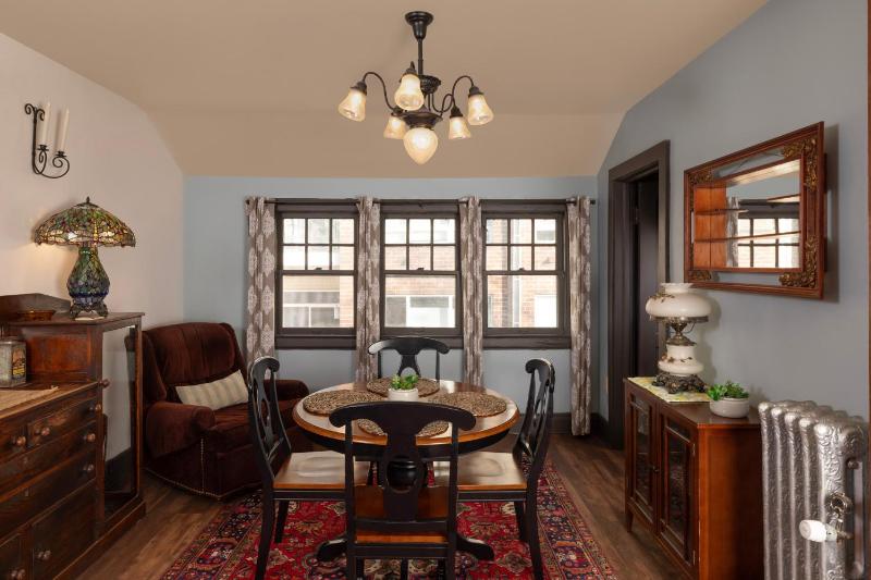 300 Clifton - image 18