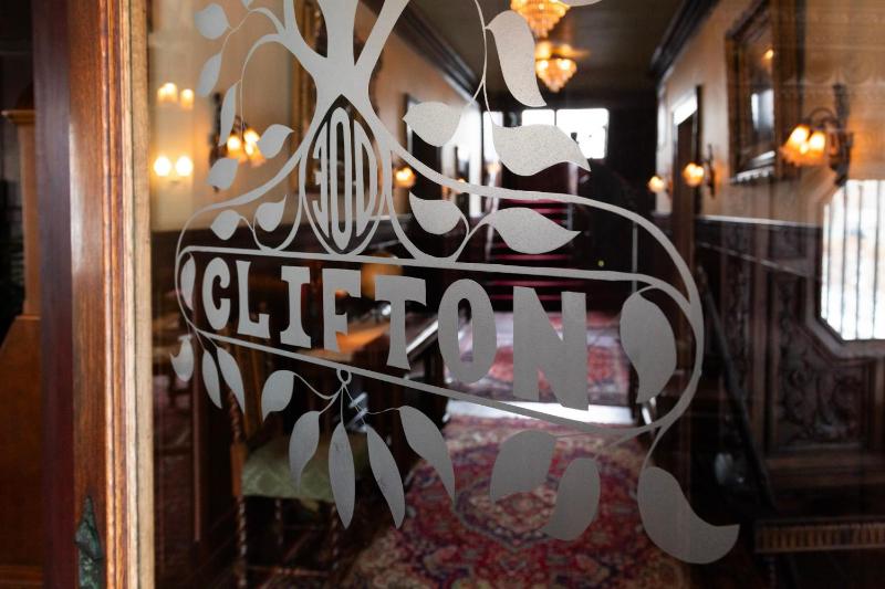 300 Clifton - image 40