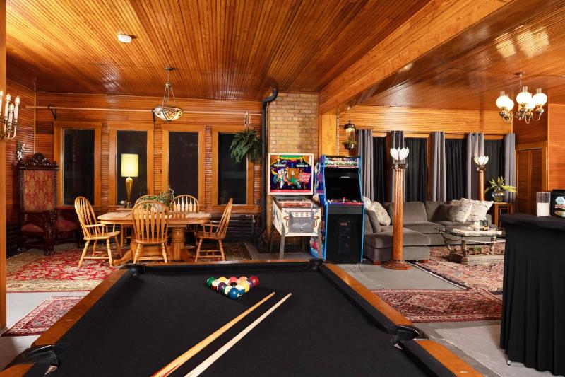 300 Clifton - image 22
