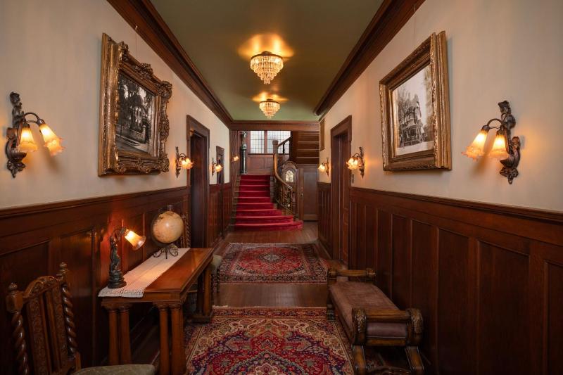 300 Clifton - image 50