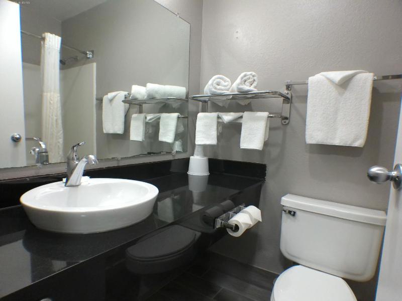King Room - Non-Smoking image 3