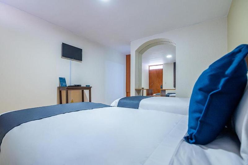 Twin Room with Private Bathroom image 2