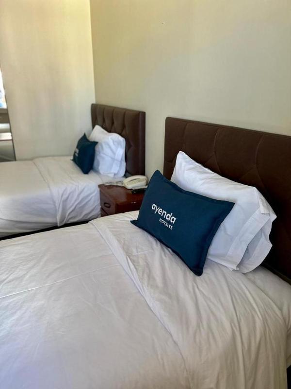 Twin Room with Private Bathroom image 1