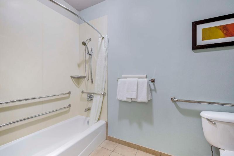 Deluxe Room with 1 King Bed and 1 Queen Bed - Disability Access - Non Smoking image 2