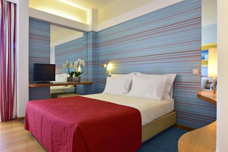 Deluxe Superior Room with Sea Views image 2