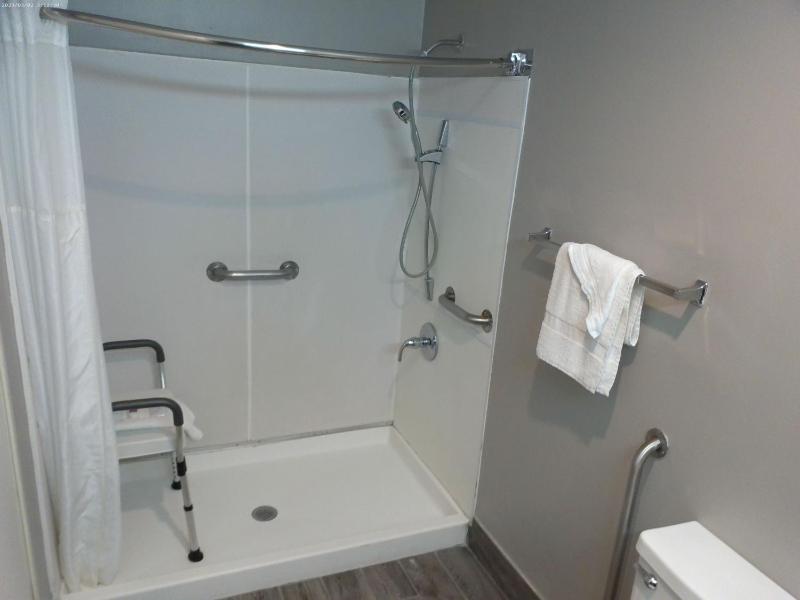 Queen Room - Disability Access - Non-Smoking image 1