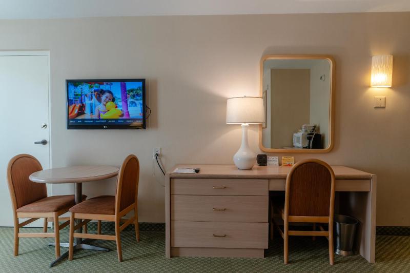 1 King Bed, Mobility Accessible Room, Building 3, Non-Smoking image 4