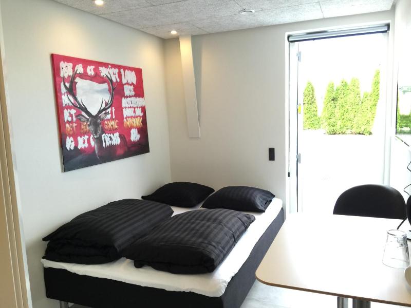Small Room with Terrace image 1