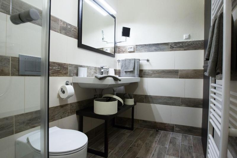 Twin Room image 2