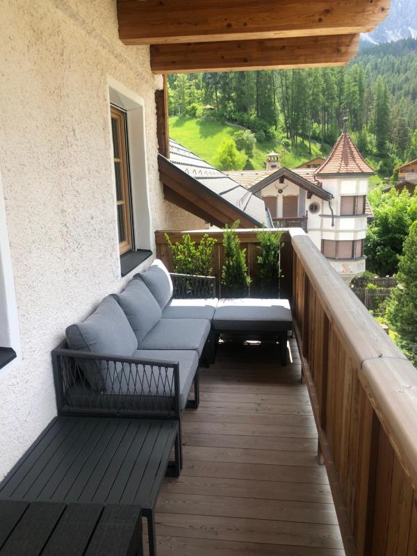 Family Two-Bedroom Apartment with Balcony image 2