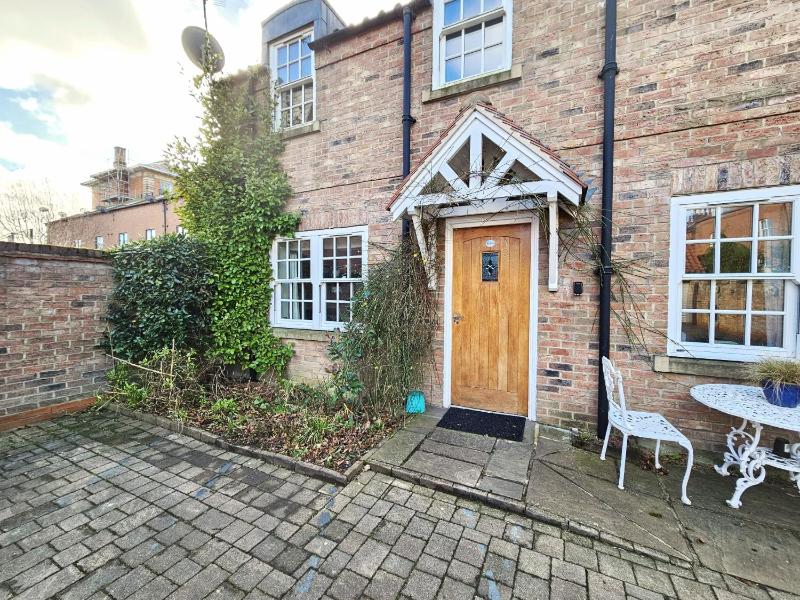 One-Bedroom Apartment image 2