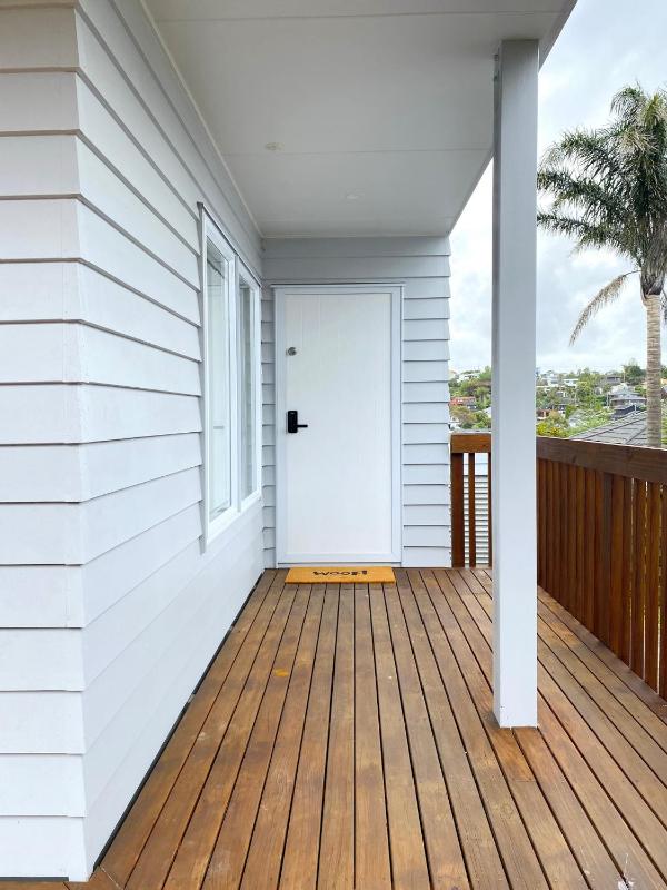 Browns Bay Spacious Retreat- near Beach & Shopping - image 3