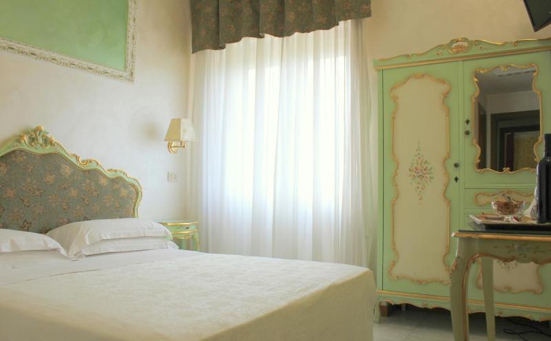 Double Room image 1