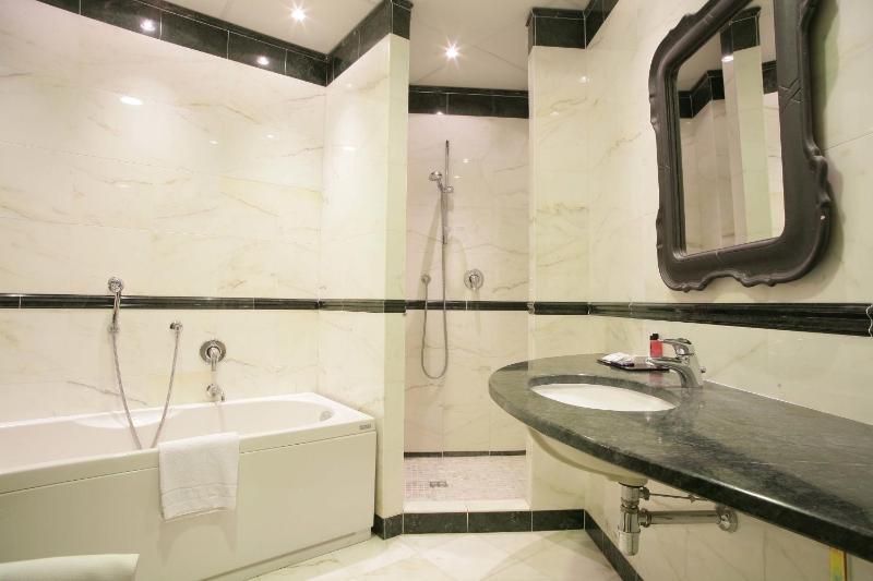 Superior Double or Twin Room image 3