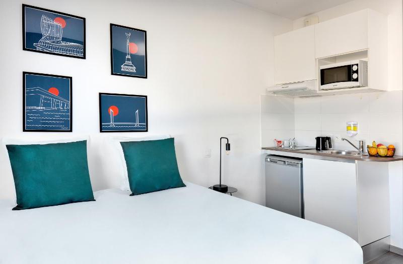 Business Suite Double image 4