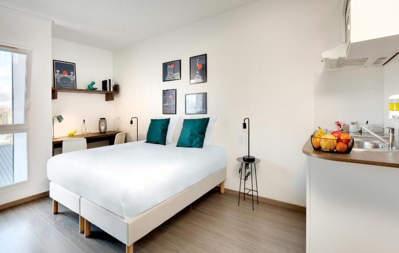 Business Suite Double image 3