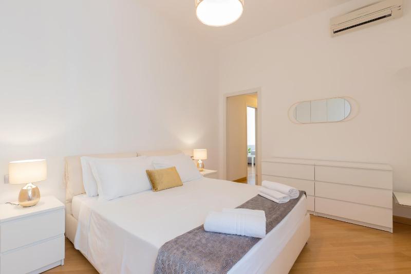 One-Bedroom Apartment - via Aurispa 2 image 1