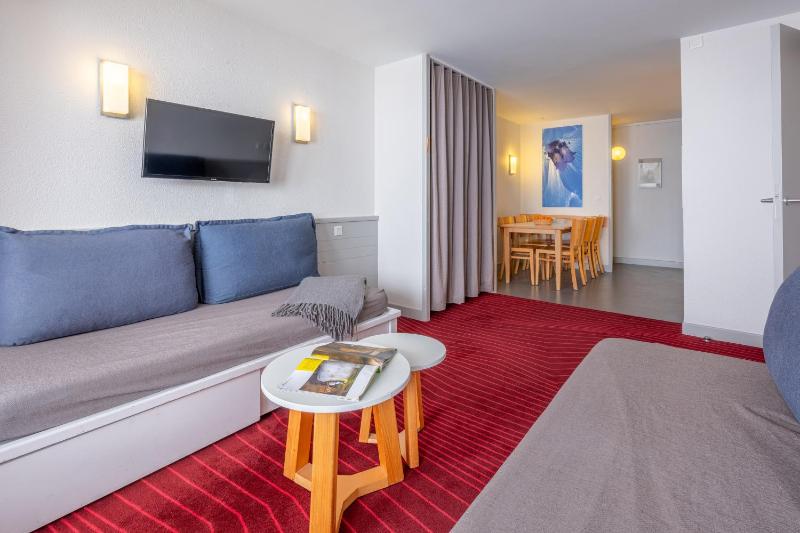 One-Bedroom Apartment with Sleeping Alcove (6 People) - Mountain View image 1
