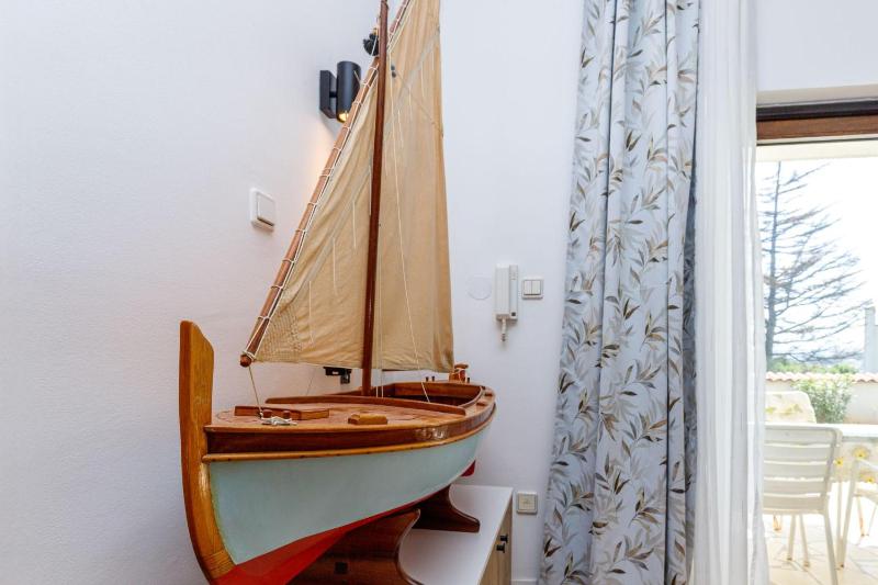 Exclusive Pool Escape Near Sea - Happy Rentals - image 4