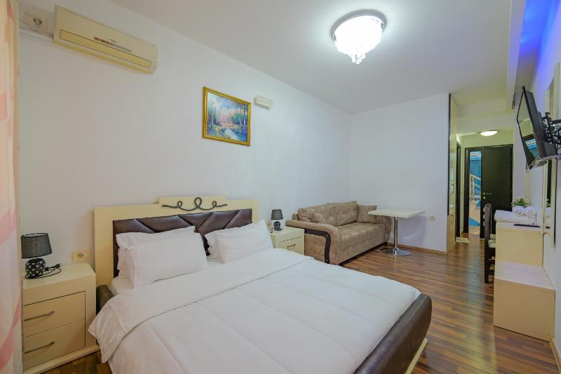 Double Room with Sea View image 4