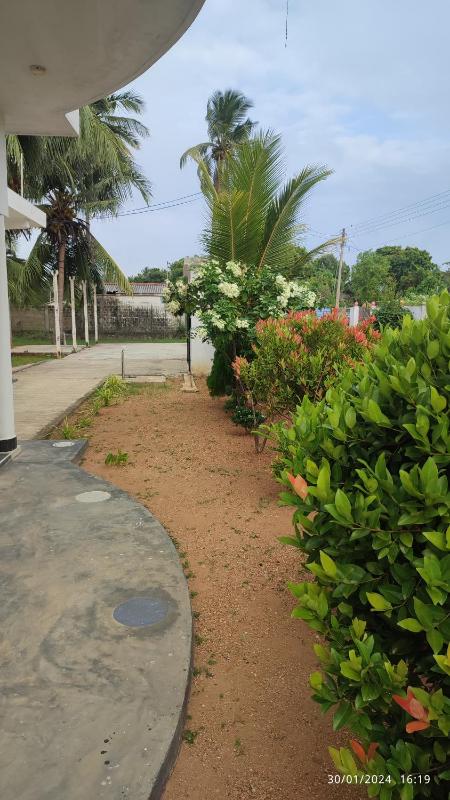 Laxsume Guest House Nilaveli - image 12
