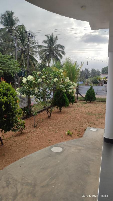 Laxsume Guest House Nilaveli - image 4