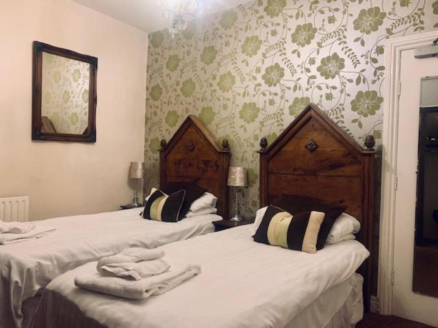 Twin Room image 1